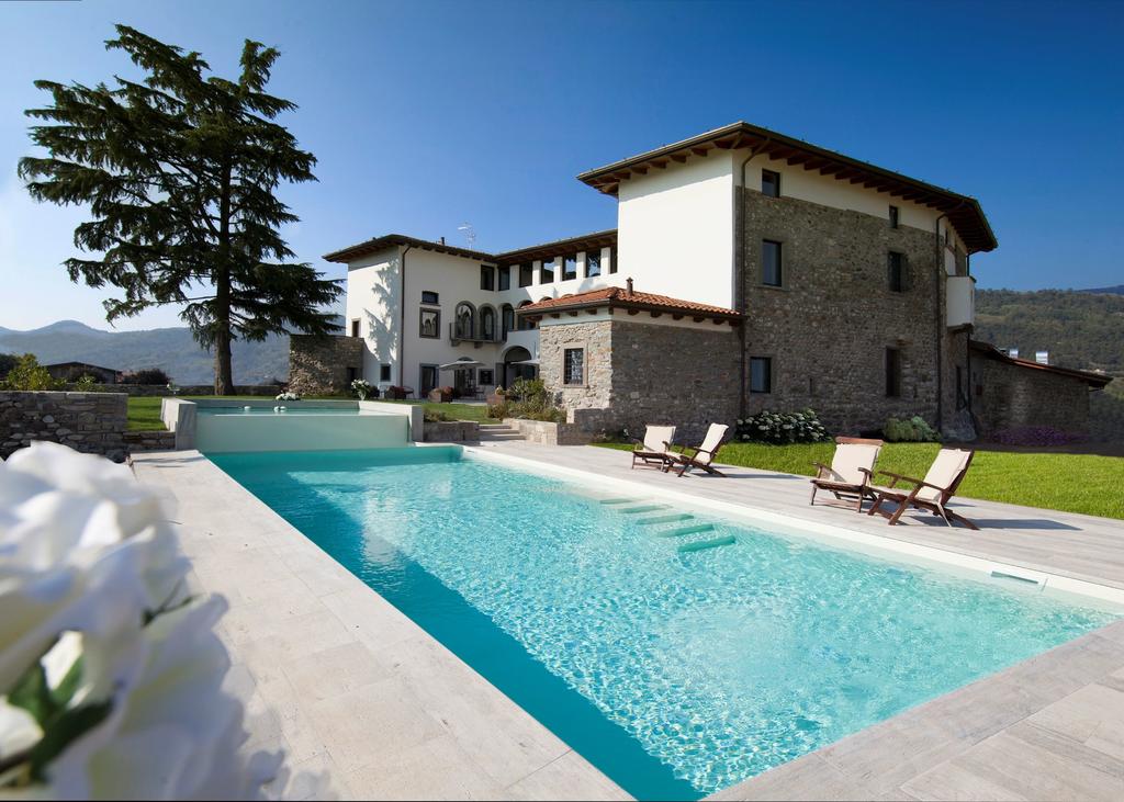 Castel Merlo pool